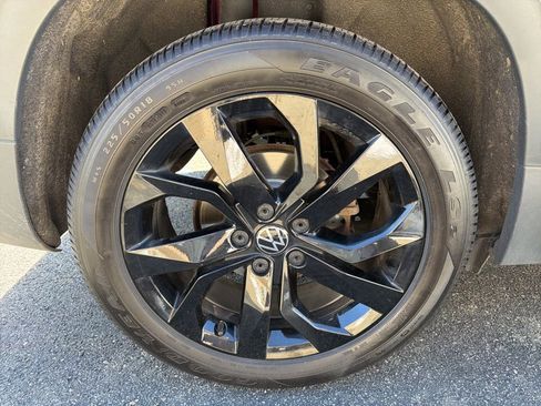 Used 2022 Volkswagen Taos SE image 40