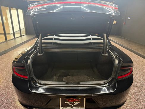 Used 2015 Dodge Charger SXT RWD image 6