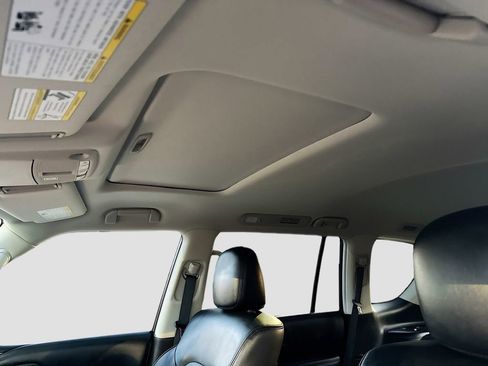 Used 2024 Nissan Armada SL w/ Captain's Chairs Package image 9