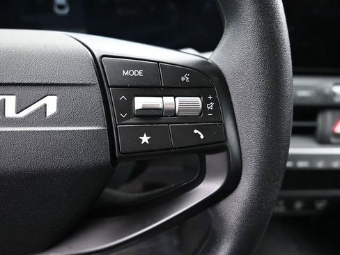 Used 2025 Kia K4 LXS image 21