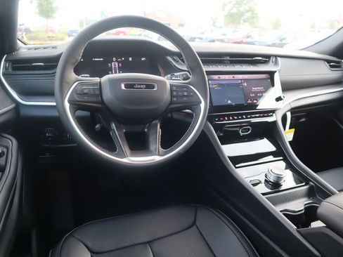 New 2026 Jeep Grand Cherokee Limited AWD/4WD image 2