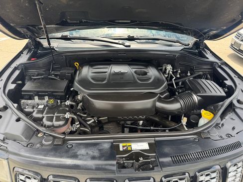 Used 2019 Jeep Grand Cherokee Altitude AWD/4WD image 9