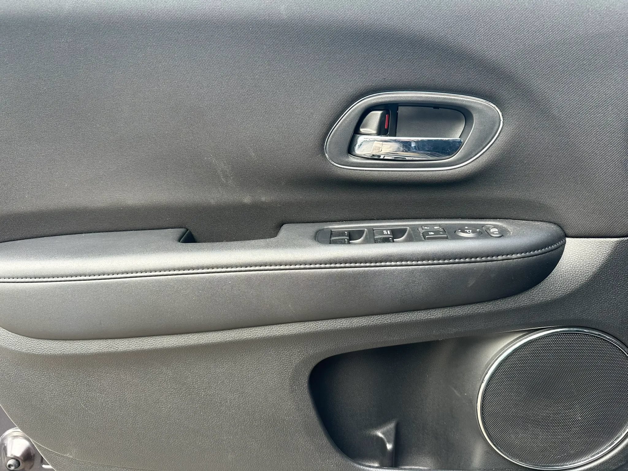Used 2017 Honda HR-V EX image 9