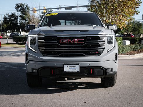 Used 2024 GMC Sierra 1500 AT4 w/ Technology Package image 3