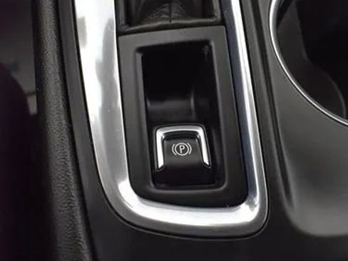 Used 2022 Chevrolet Equinox LT FWD image 34