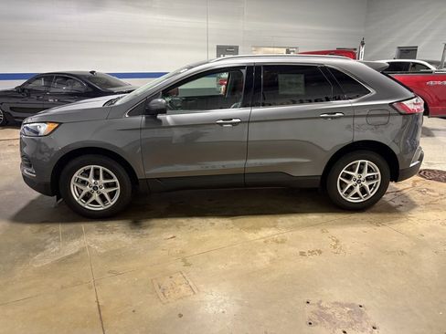 Used 2022 Ford Edge SEL w/ Convenience Package image 4