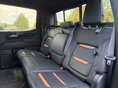 Used 2023 GMC Sierra 1500 AT4 w/ AT4 Premium Package AWD/4WD image 8