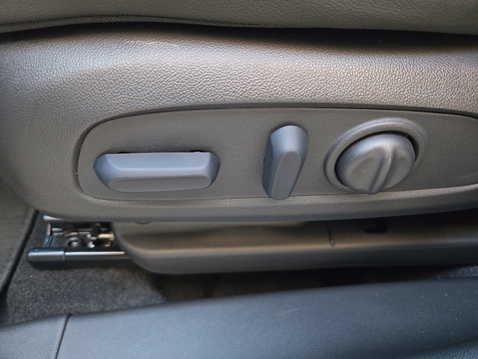 Used 2025 Buick Encore GX Sport Touring w/ Comfort Package FWD image 23