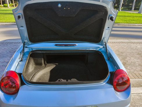 Used 2004 Ford Thunderbird image 46