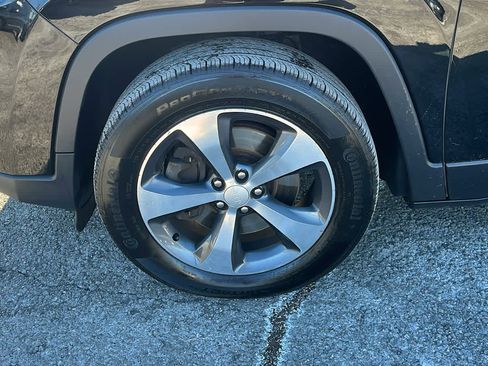 Used 2019 Jeep Cherokee Limited image 9