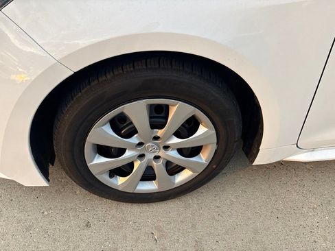Used 2025 Toyota Corolla LE FWD image 11