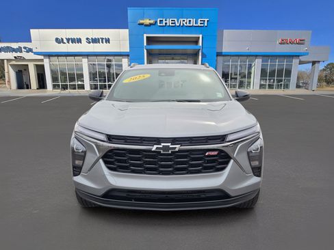 Used 2025 Chevrolet Trax RS w/ Driver Confidence Package FWD image 2
