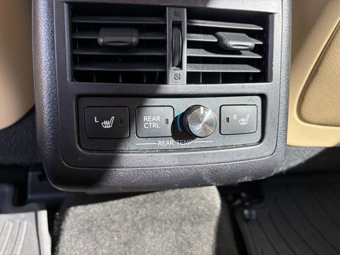 Used 2015 Toyota Avalon Limited image 29