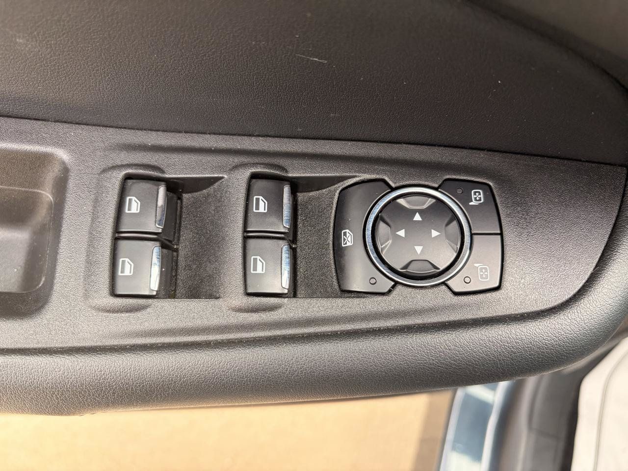 Used 2023 Ford Edge SEL AWD/4WD image 13