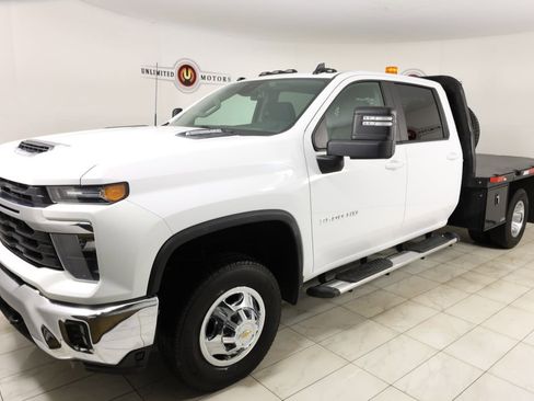 Used 2024 Chevrolet Silverado 3500 LT w/ Convenience Package image 5