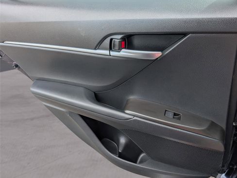 Used 2022 Toyota Camry SE image 30