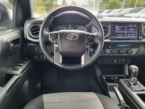 Used 2022 Toyota Tacoma TRD Off-Road AWD/4WD image 24