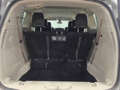 Used 2020 Chrysler Pacifica Touring-L image 30