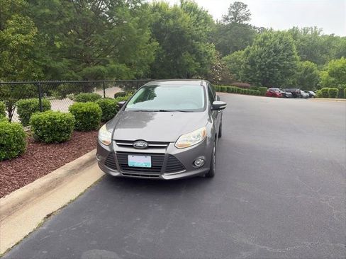 Used 2014 Ford Focus SE w/ Equipment Group 201A FWD image 11