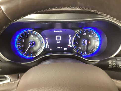 Used 2017 Chrysler Pacifica Touring-L Plus FWD image 18