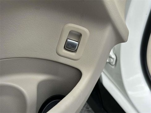 Certified 2022 Mercedes-Benz GLC 300 4MATIC image 17