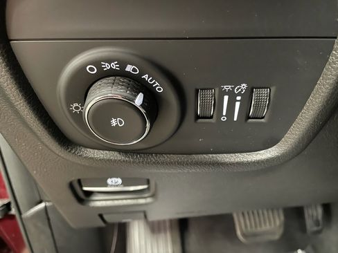 Used 2023 Jeep Grand Cherokee Limited image 15