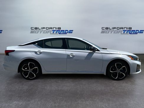 Used 2024 Nissan Altima 2.5 SR FWD image 4