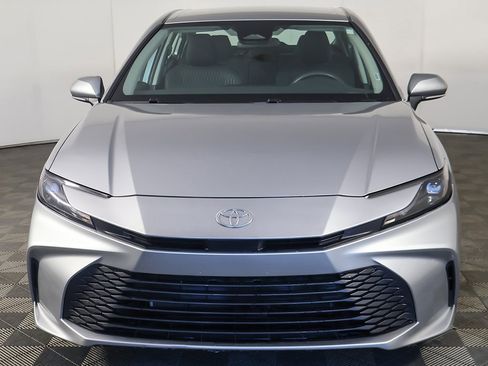 Used 2025 Toyota Camry LE image 9