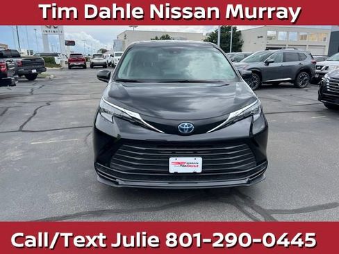 Used 2024 Toyota Sienna LE AWD/4WD image 4