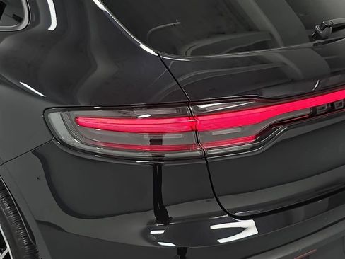 Certified 2025 Porsche Macan AWD/4WD image 30