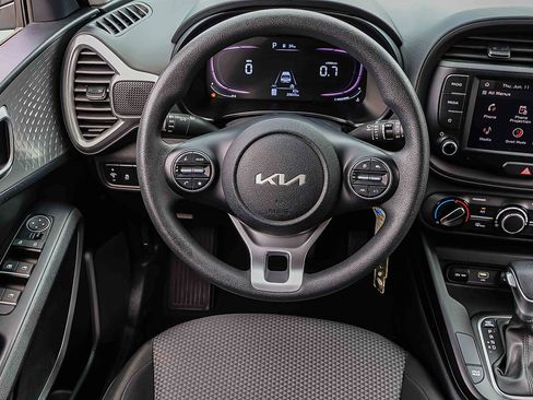 Certified 2025 Kia Soul LX w/ LX Technology Package FWD image 16