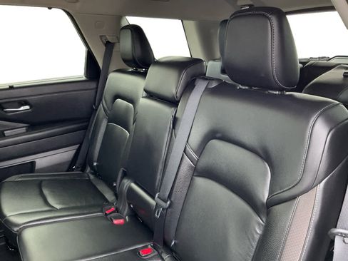 Used 2023 Nissan Pathfinder SL image 21