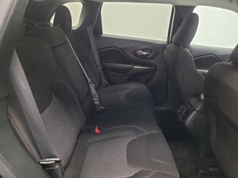 Used 2019 Jeep Cherokee Latitude w/ Popular Appearance Group image 19