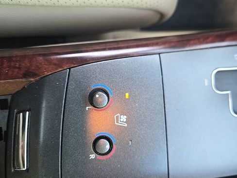 Used 2011 Toyota Avalon Limited image 5