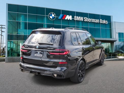 Used 2024 BMW X7 xDrive40i w/ M Sport Package AWD/4WD image 4