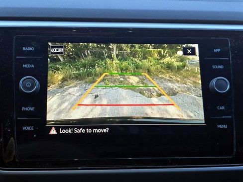 Certified 2022 Volkswagen Atlas Cross Sport SE w/ Panoramic Sunroof Package image 17