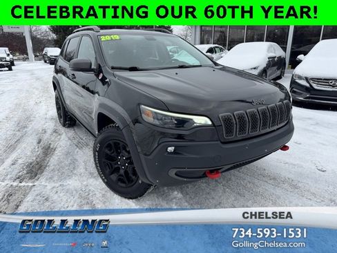 Used 2019 Jeep Cherokee Trailhawk image 1