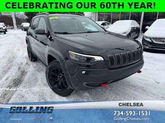 Used 2019 Jeep Cherokee Trailhawk video 1