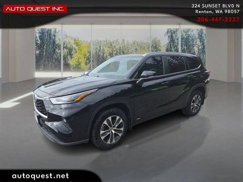 Used 2023 Toyota Highlander XLE AWD/4WD image 1