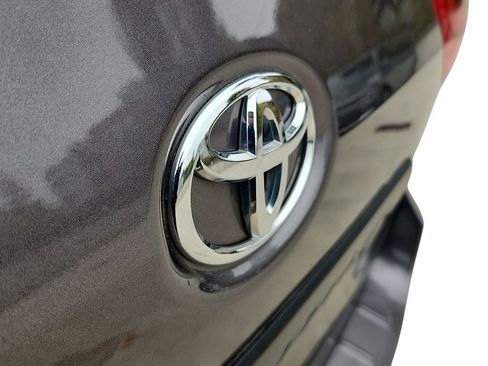 Used 2020 Toyota Sienna L image 30