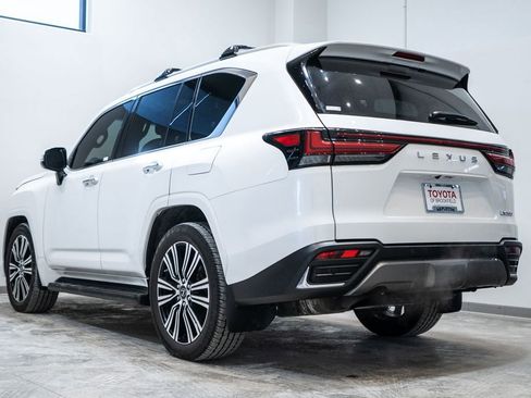 Used 2023 Lexus LX 600 4WD w/ Luxury Package image 4