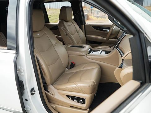 Used 2019 Cadillac Escalade Platinum image 33