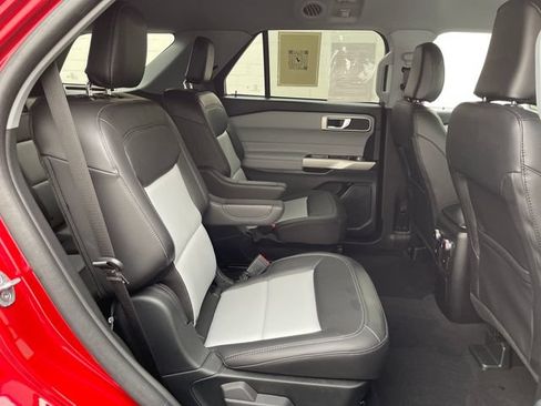 Used 2024 Ford Explorer XLT w/ Equipment Group 202A AWD/4WD image 33