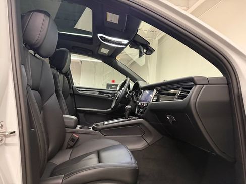 Certified 2026 Porsche Macan AWD/4WD image 27