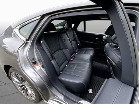 Certified 2023 Lexus LS 500 AWD w/ Interior Upgrade Package image 18