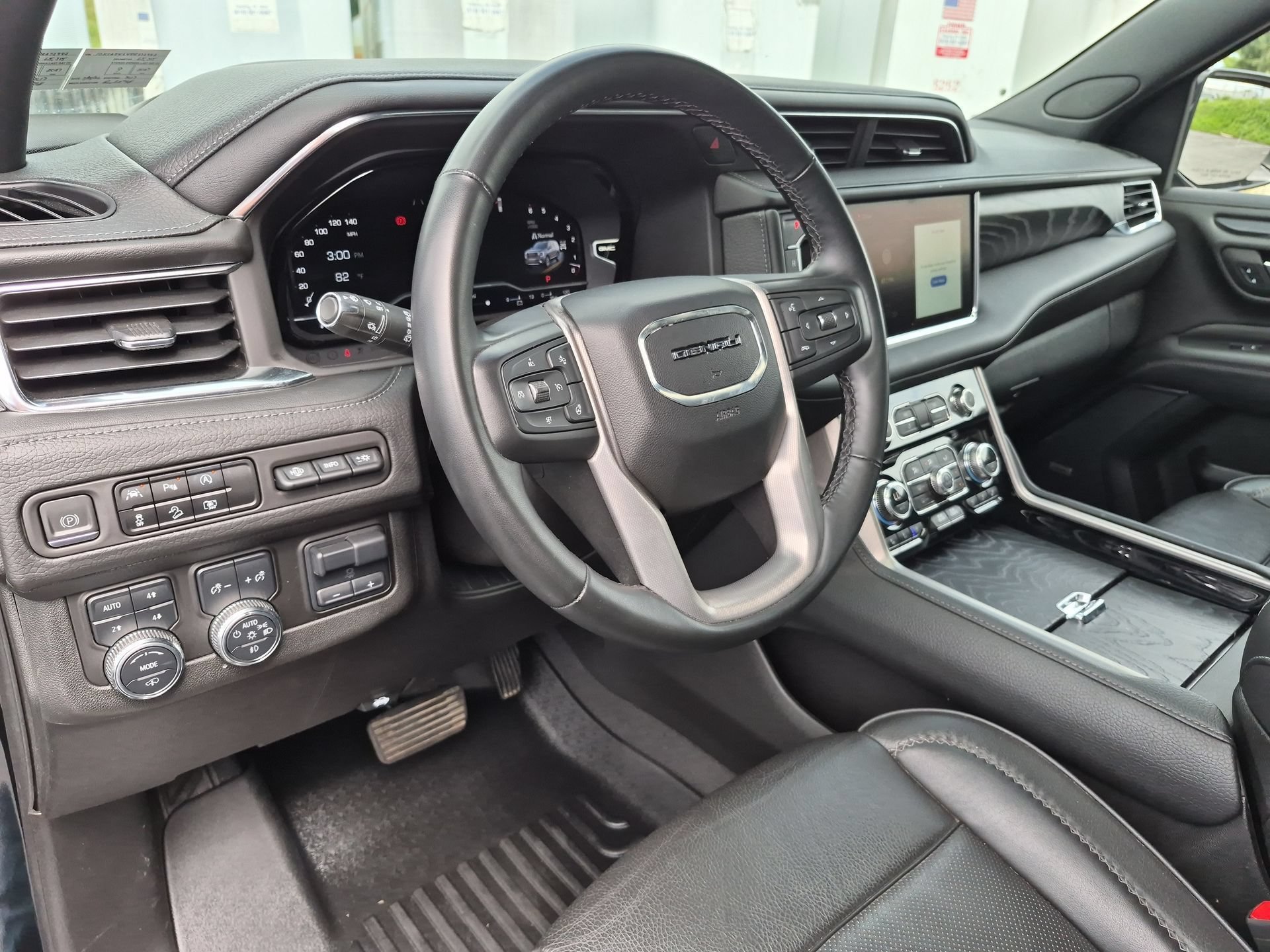 Certified 2023 GMC Yukon XL Denali w/ LPO, Floor Liner Package AWD/4WD image 10