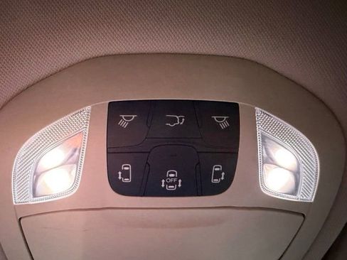 Used 2021 Chrysler Pacifica Touring-L FWD image 46