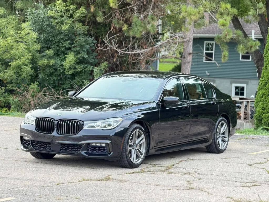 Used 2017 BMW 750i xDrive AWD/4WD image 3