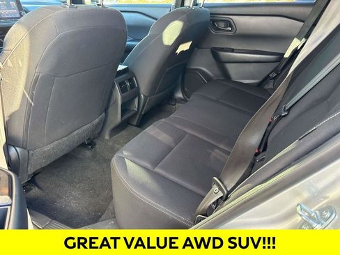 Used 2024 Nissan Rogue S image 10