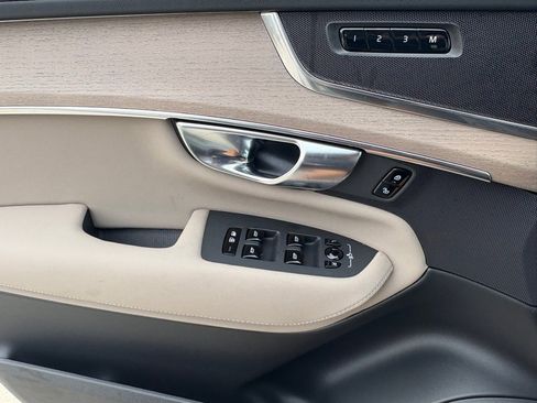 New 2025 Volvo XC90 T8 Core image 16